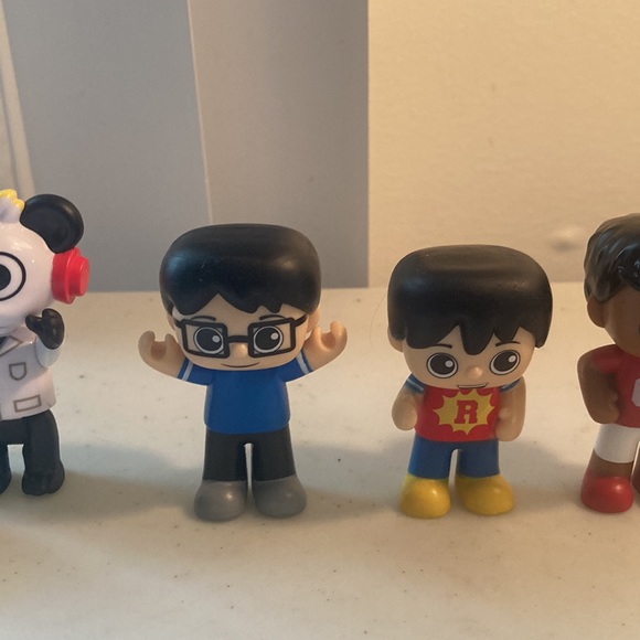 Lot of 7 Ryan’s World Figures - Picture 4 of 6